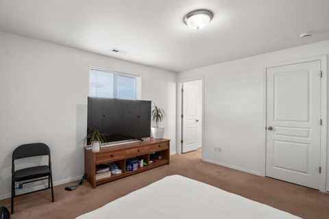 Tiny photo for 319 SW 33rd Drive, Redmond, OR 97756 (MLS # 220217035)