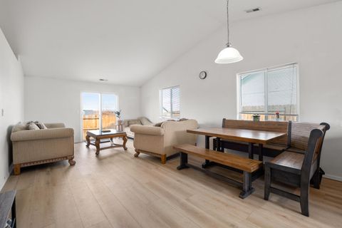 Tiny photo for 319 SW 33rd Drive, Redmond, OR 97756 (MLS # 220217035)