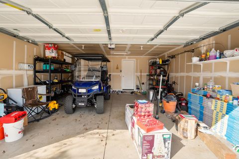 Tiny photo for 319 SW 33rd Drive, Redmond, OR 97756 (MLS # 220217035)