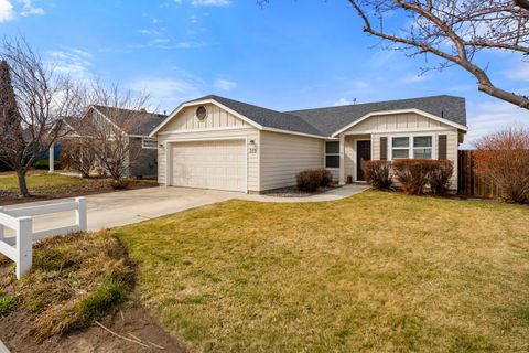 Tiny photo for 319 SW 33rd Drive, Redmond, OR 97756 (MLS # 220217035)
