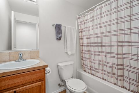 Tiny photo for 319 SW 33rd Drive, Redmond, OR 97756 (MLS # 220217035)