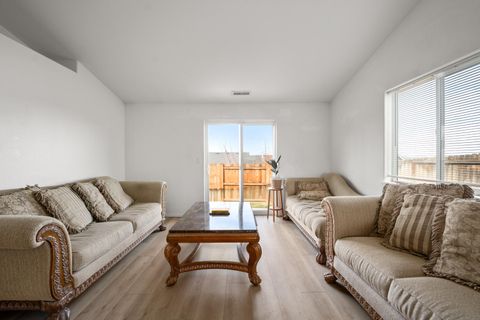 Tiny photo for 319 SW 33rd Drive, Redmond, OR 97756 (MLS # 220217035)