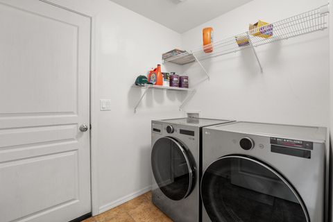 Tiny photo for 319 SW 33rd Drive, Redmond, OR 97756 (MLS # 220217035)