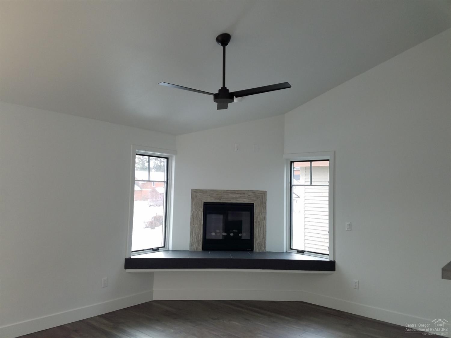 Pine Meadow Vill - Residential