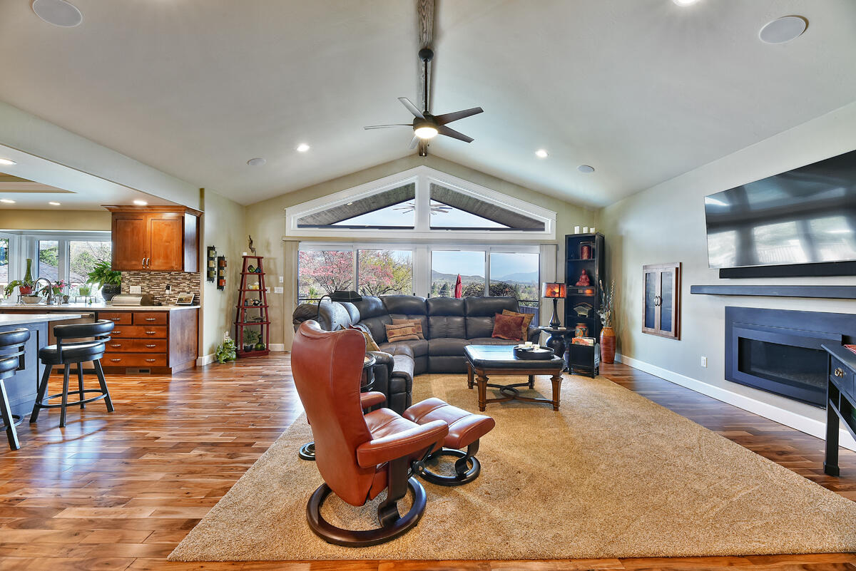 Rogue Valley Estates Subdivision - Residential