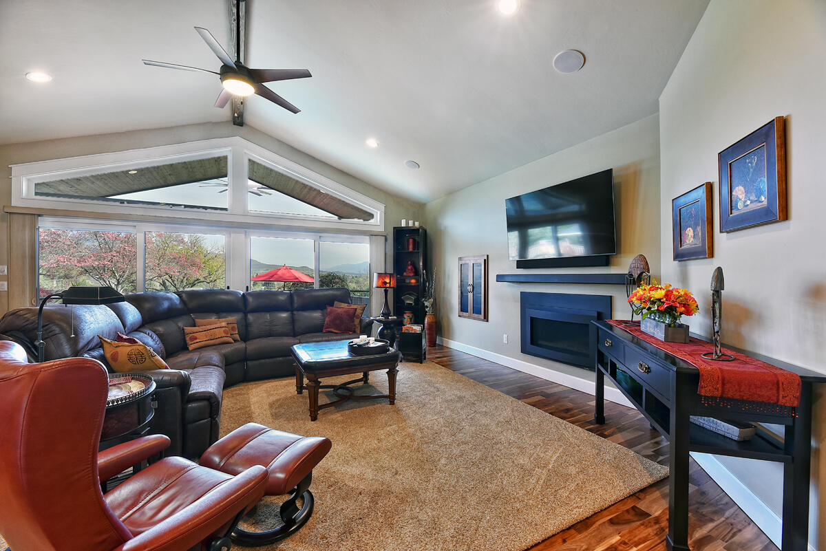 Rogue Valley Estates Subdivision - Residential