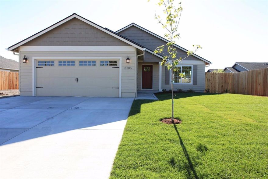 Great 3/2 bath home built in 2016 with 1489 sqft. Nice garden and open kitchen.