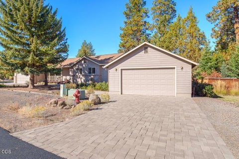 Tiny photo for 205 N Rope Place, Sisters, OR 97759 (MLS # 220230034)