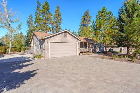 Tiny photo for 205 N Rope Place, Sisters, OR 97759 (MLS # 220230034)