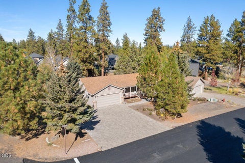 Photo of 205 N Rope Place, Sisters, OR 97759 (MLS # 220230034)