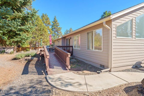 Tiny photo for 205 N Rope Place, Sisters, OR 97759 (MLS # 220230034)