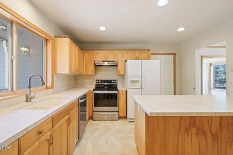 Tiny photo for 205 N Rope Place, Sisters, OR 97759 (MLS # 220230034)