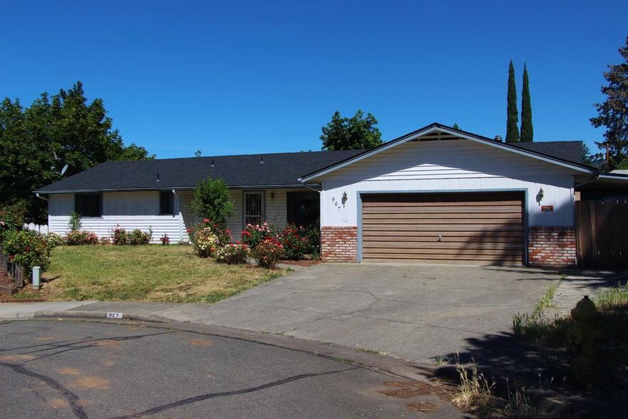 Enjoy the quiet of this large .23 lot located at the end of a culdesac. 2 car garage, plenty of extra parking, including covered RV with clean out. Covered patio for those peaceful outdoor moments, fully fenced, large bedrooms, open floor plan, over 1800 sf, 2.5 baths. Fully landscaped, timed irrigation, a rose lovers delight. Owner motivated..