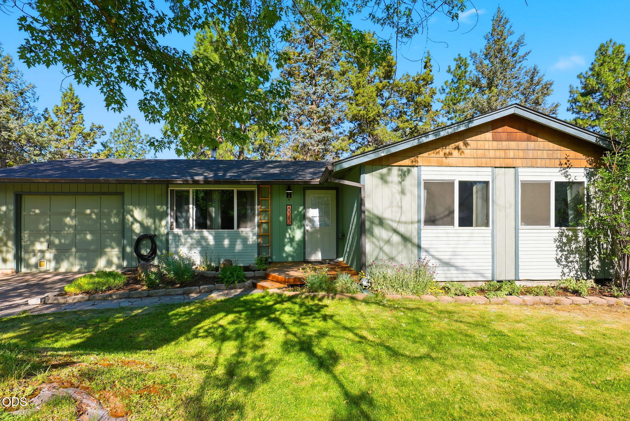823 SE Polaris Court