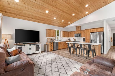 Tiny photo for 147904 Mabel Drive, La Pine, OR 97739 (MLS # 220215839)