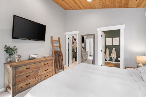 Tiny photo for 147904 Mabel Drive, La Pine, OR 97739 (MLS # 220215839)