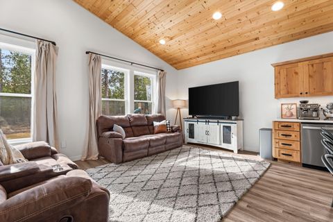 Tiny photo for 147904 Mabel Drive, La Pine, OR 97739 (MLS # 220215839)