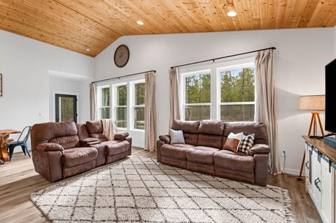 Tiny photo for 147904 Mabel Drive, La Pine, OR 97739 (MLS # 220215839)