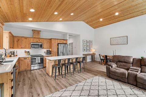 Tiny photo for 147904 Mabel Drive, La Pine, OR 97739 (MLS # 220215839)