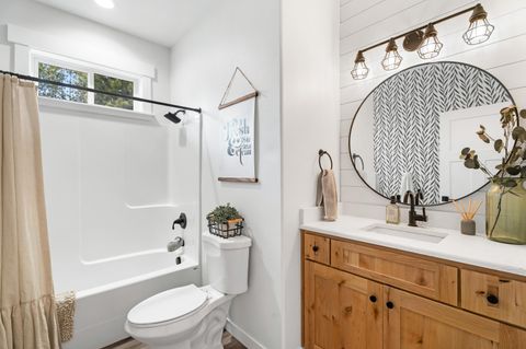 Tiny photo for 147904 Mabel Drive, La Pine, OR 97739 (MLS # 220215839)