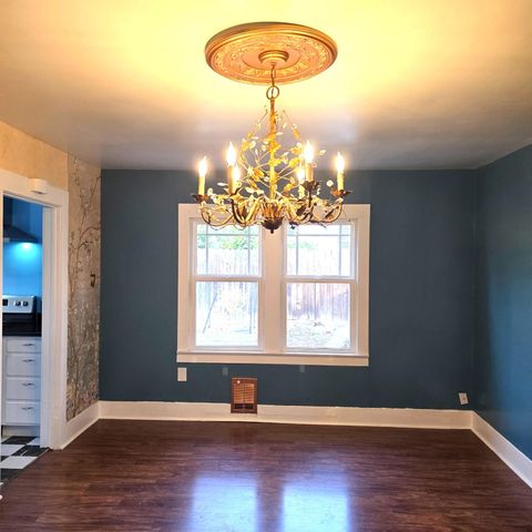 Tiny photo for 112 Vancouver Avenue, Medford, OR 97504 (MLS # 220213980)