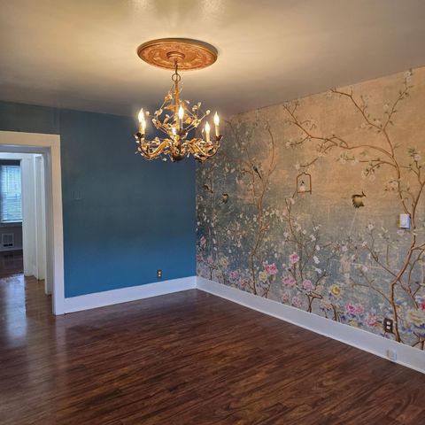 Tiny photo for 112 Vancouver Avenue, Medford, OR 97504 (MLS # 220213980)