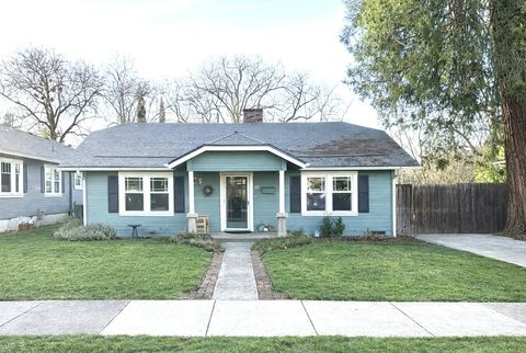 Photo of 112 Vancouver Avenue, Medford, OR 97504 (MLS # 220213980)