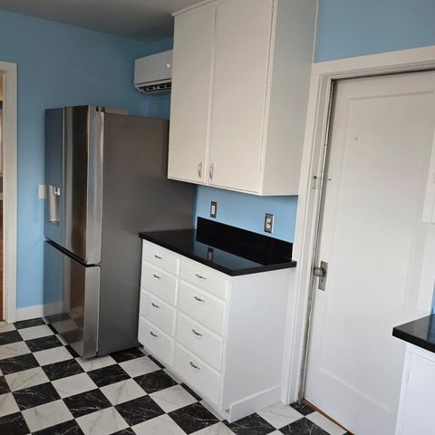 Tiny photo for 112 Vancouver Avenue, Medford, OR 97504 (MLS # 220213980)