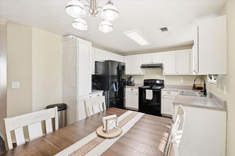 Tiny photo for 3851 Agate Meadows Court, White City, OR 97503 (MLS # 220215382)