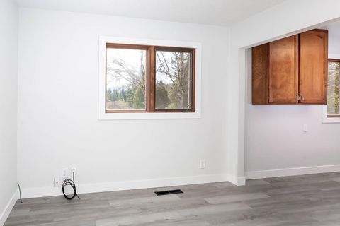 Tiny photo for 48187 McFarland Road, Oakridge, OR 97463 (MLS # 220216903)