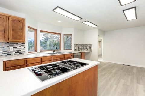 Tiny photo for 48187 McFarland Road, Oakridge, OR 97463 (MLS # 220216903)