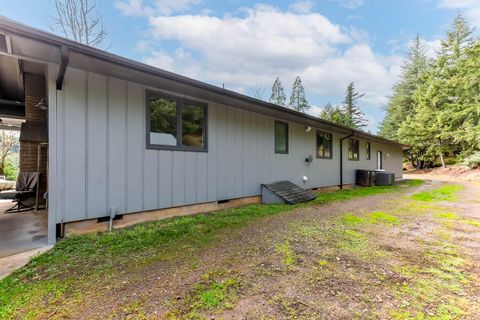 Tiny photo for 48187 McFarland Road, Oakridge, OR 97463 (MLS # 220216903)