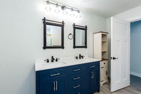 Tiny photo for 48187 McFarland Road, Oakridge, OR 97463 (MLS # 220216903)