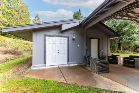 Tiny photo for 48187 McFarland Road, Oakridge, OR 97463 (MLS # 220216903)