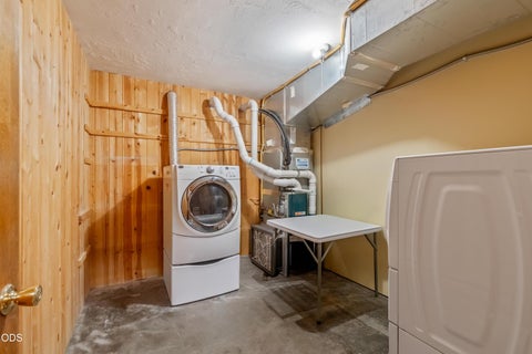 Tiny photo for 733 NW Saginaw Avenue, Bend, OR 97703 (MLS # 220225869)