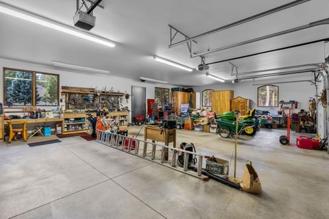 Tiny photo for 15275 Windigo Trail, Sisters, OR 97759 (MLS # 220217038)