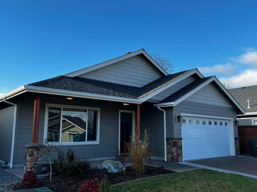 This is your chance to purchase your newer home built by Northridge Homes LLC in 2022! One of the few available homes in highly sought-after Summerfield Estates in GP School Dist 7. This spectacular home features PNW craftsman style, granite counters throughout, custom kitchen, high end appliances, stainless glass top range, D/W, refrigerator, custom range hood, breakfast bar, walk in pantry, vaulted ceilings, ceiling fans, light and spacious floor plan, large master w/walk in closet, custom closet shelving, dual master sinks, more granite, privacy toilet, custom trim work, large laundry w/granite counters, and more custom cabinetry, covered patio, stained beams, custom concrete, fenced and landscaped w/timed sprinklers, builders warranty. Many upgrades. Cul-de-sack. Near parks, Asante Medical Center and a short jaunt to the Southern Oregon Coast. Potential Seller incentives and/or interest rate buydowns may be available on this home.