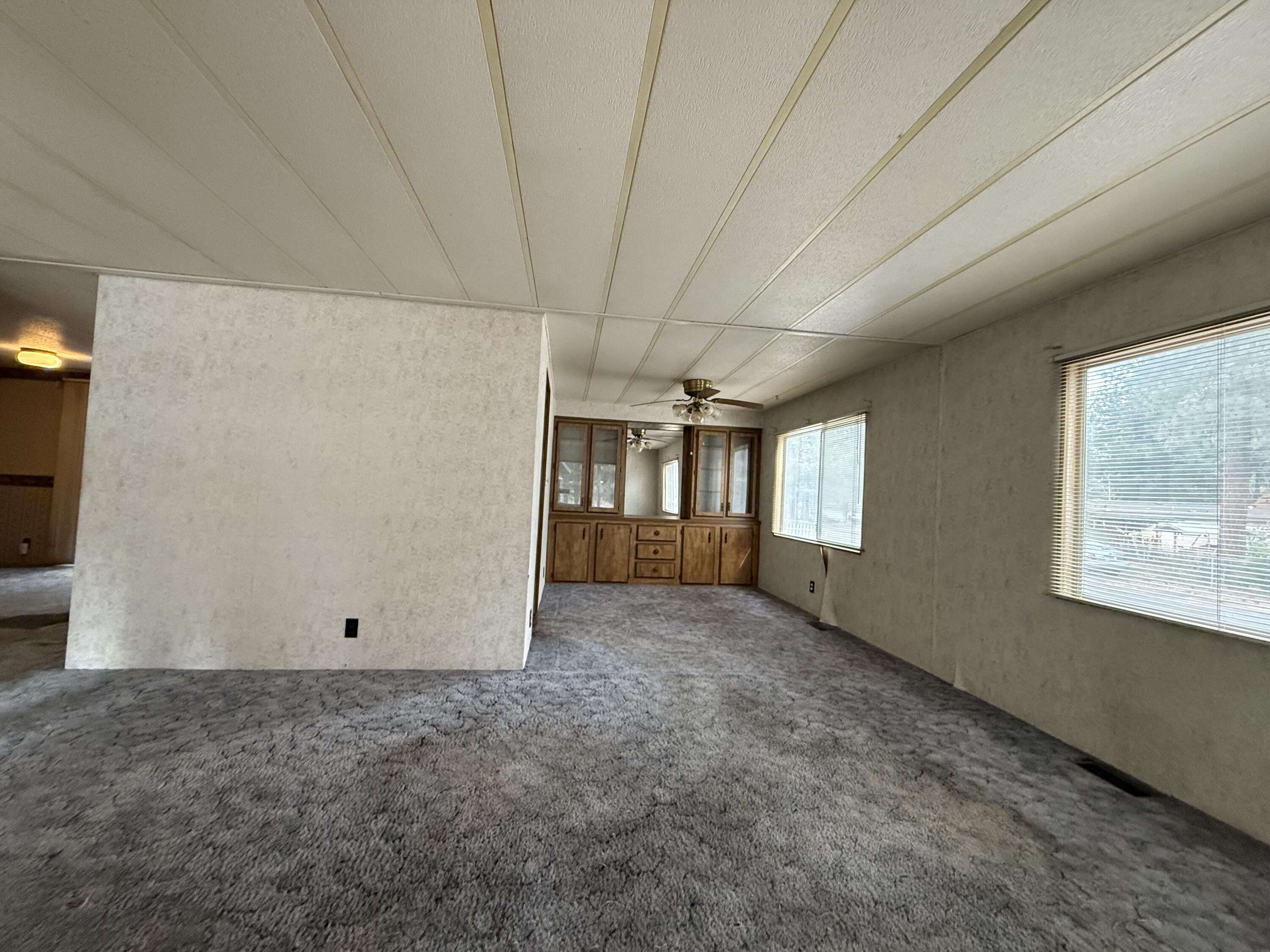 61060 Kings Lane 121