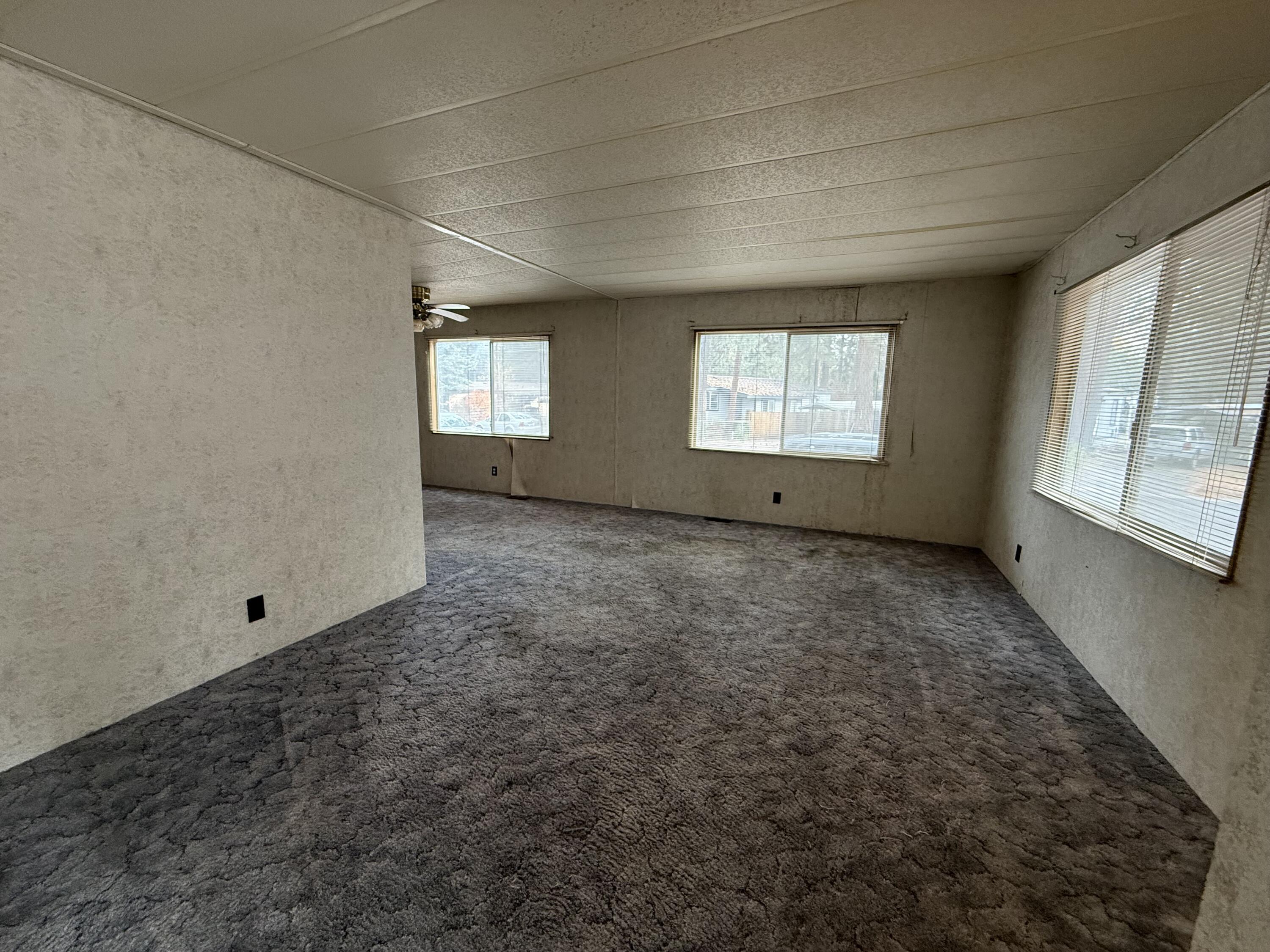 61060 Kings Lane 121