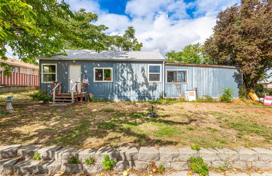 Looking for a great investment opportunity or a fixer upper in Central Point? Look no further! This 2 bedroom, 1 bathroom cottage style home has plenty of potential! Equipped with a spacious kitchen and covered carport, this home sits on a corner lot in the heart of Central Point, just minutes away from shopping, dining and I-5. Home needs work and/or rebuild. Cash only, will not finance.