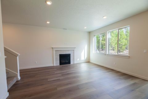 Tiny photo for 16671 Neil Ct Ct #9, La Pine, OR 97739 (MLS # 220217484)