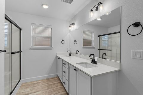 Tiny photo for 1062 NW Walnut Avenue, Redmond, OR 97756 (MLS # 220212765)