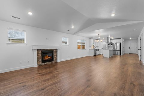 Tiny photo for 1062 NW Walnut Avenue, Redmond, OR 97756 (MLS # 220212765)