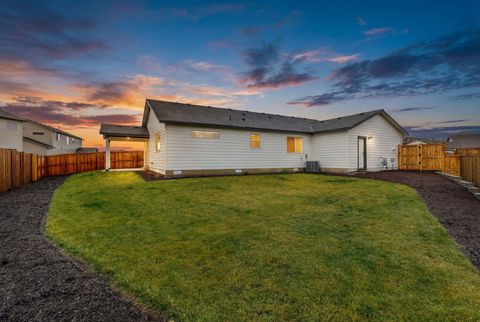 Tiny photo for 1062 NW Walnut Avenue, Redmond, OR 97756 (MLS # 220212765)