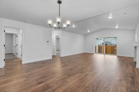 Tiny photo for 1062 NW Walnut Avenue, Redmond, OR 97756 (MLS # 220212765)