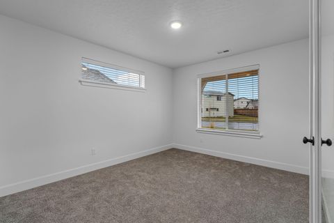 Tiny photo for 1062 NW Walnut Avenue, Redmond, OR 97756 (MLS # 220212765)