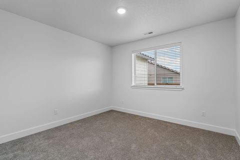 Tiny photo for 1062 NW Walnut Avenue, Redmond, OR 97756 (MLS # 220212765)