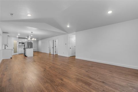 Tiny photo for 1062 NW Walnut Avenue, Redmond, OR 97756 (MLS # 220212765)