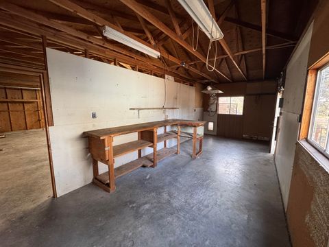 Tiny photo for 963 NW 55th Street, Redmond, OR 97756 (MLS # 220211140)