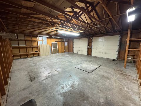 Tiny photo for 963 NW 55th Street, Redmond, OR 97756 (MLS # 220211140)